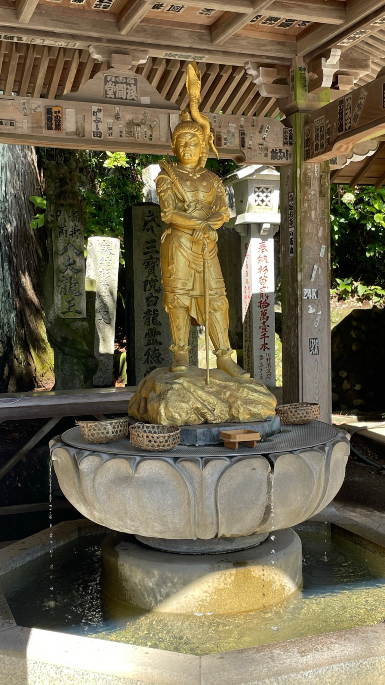 ミステリー⑥天狗＆開運アトラクション寺院
【お金を洗う「八大龍王堂」】